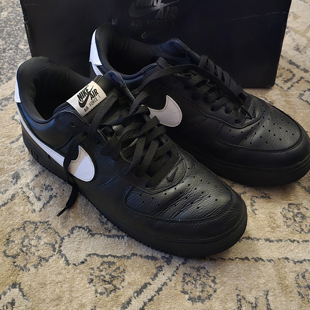 Nike Men's Black Sneakers with White Swoosh